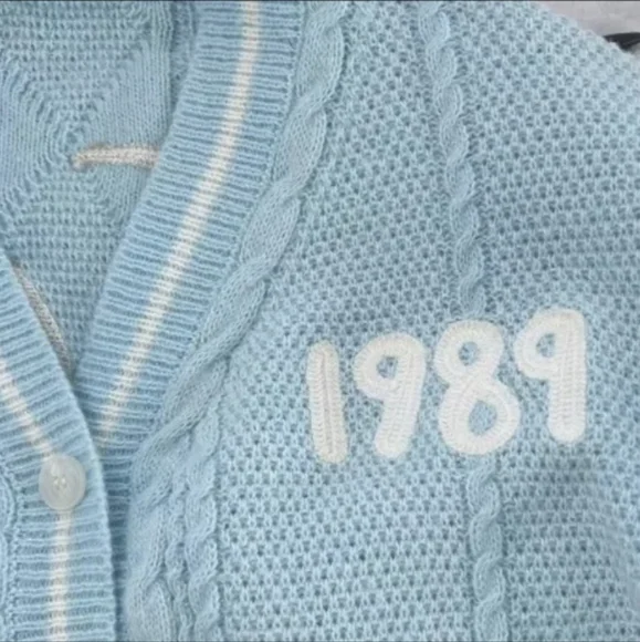 📢📢 LAST TWO Just In.... Taylor Swift Knock Off Cardigan Sweater - Picture 5 of 6